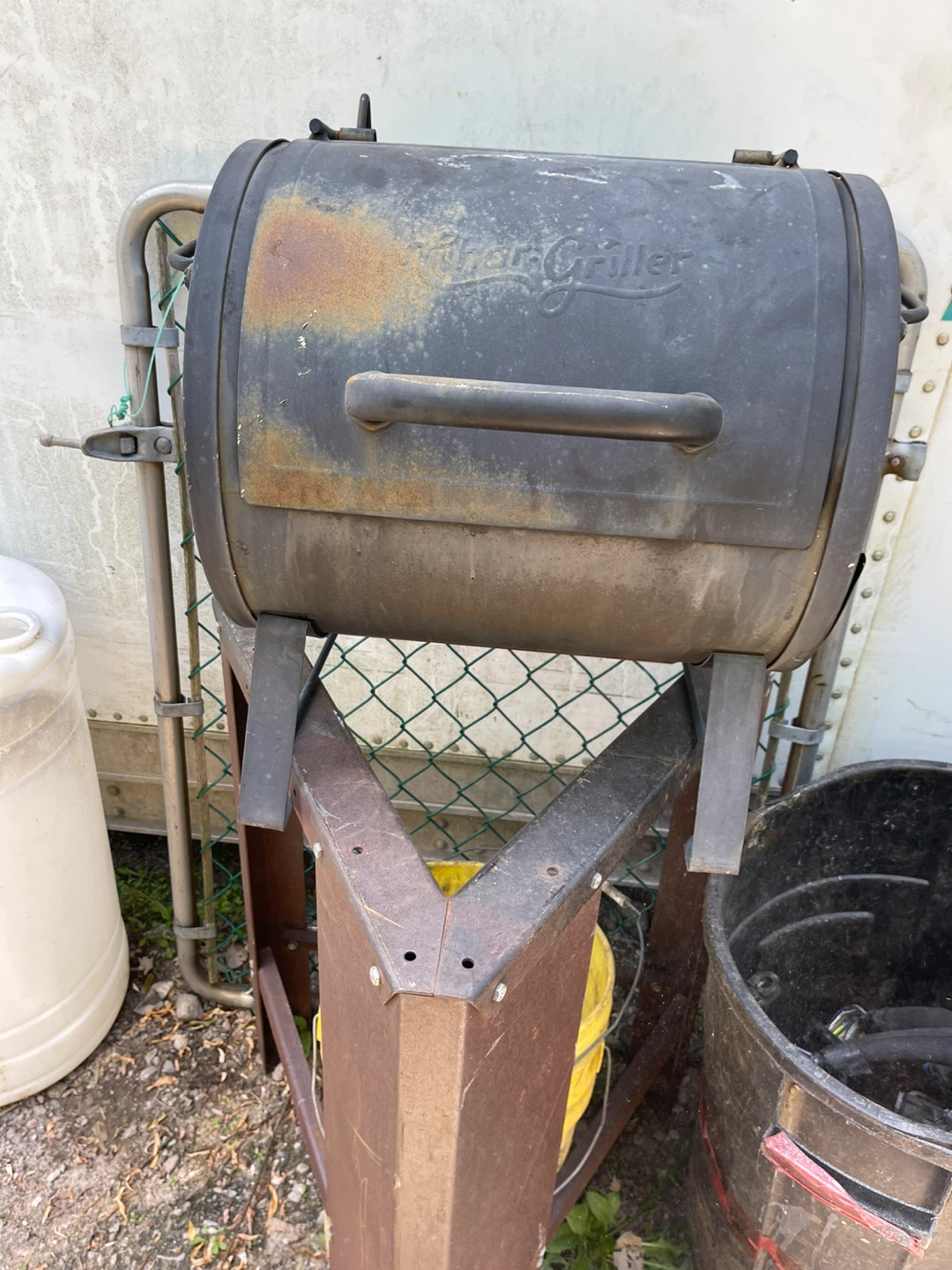 Char-Griller Smokin' Pro Charcoal Grill