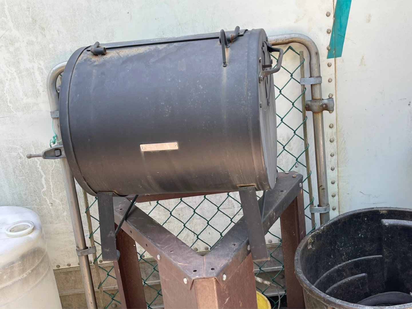 Char-Griller Smokin' Pro Charcoal Grill - photo 2