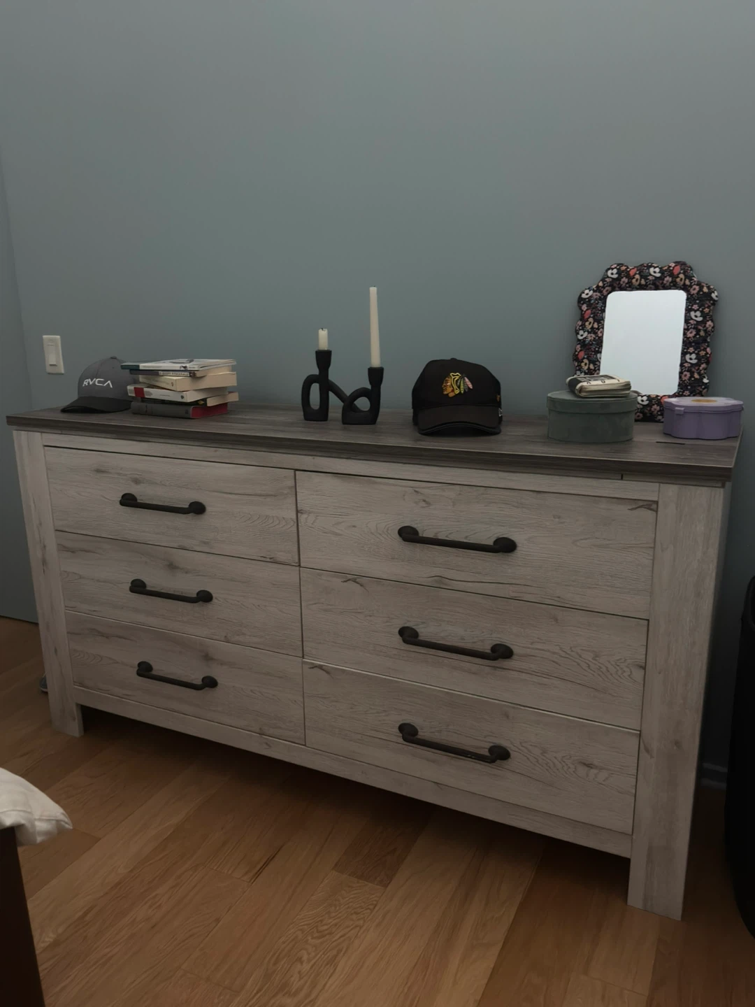 White/Savanna Dresser