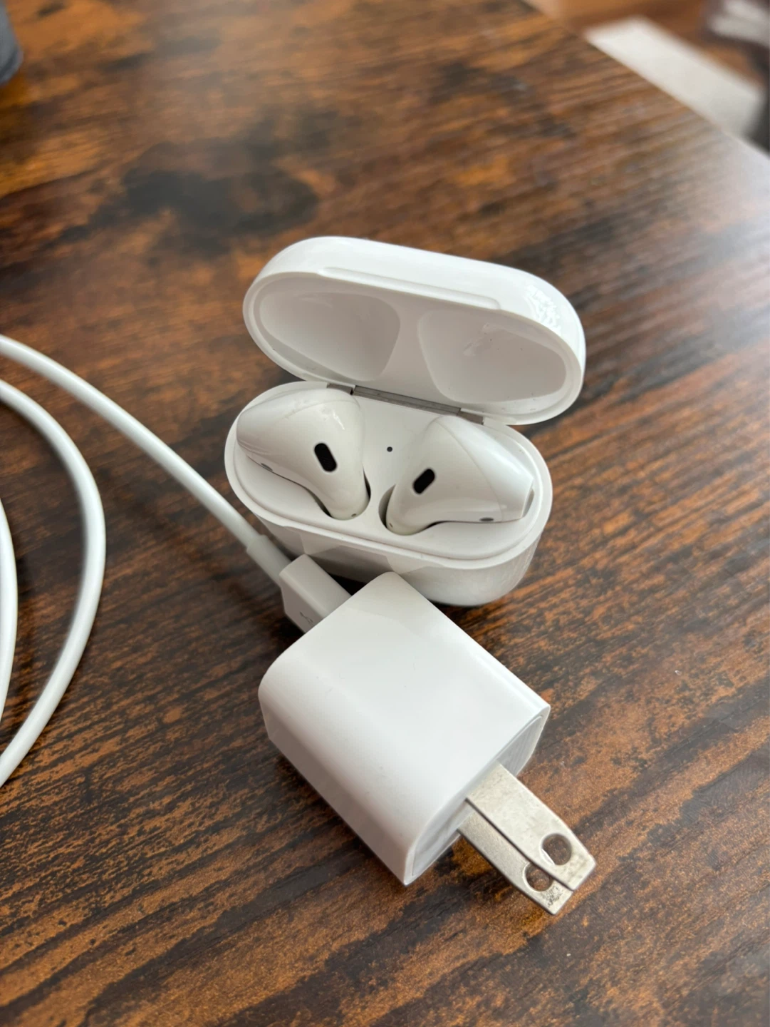Apple AirPods (2nd Gen) with Charging Case and Charger - photo 5