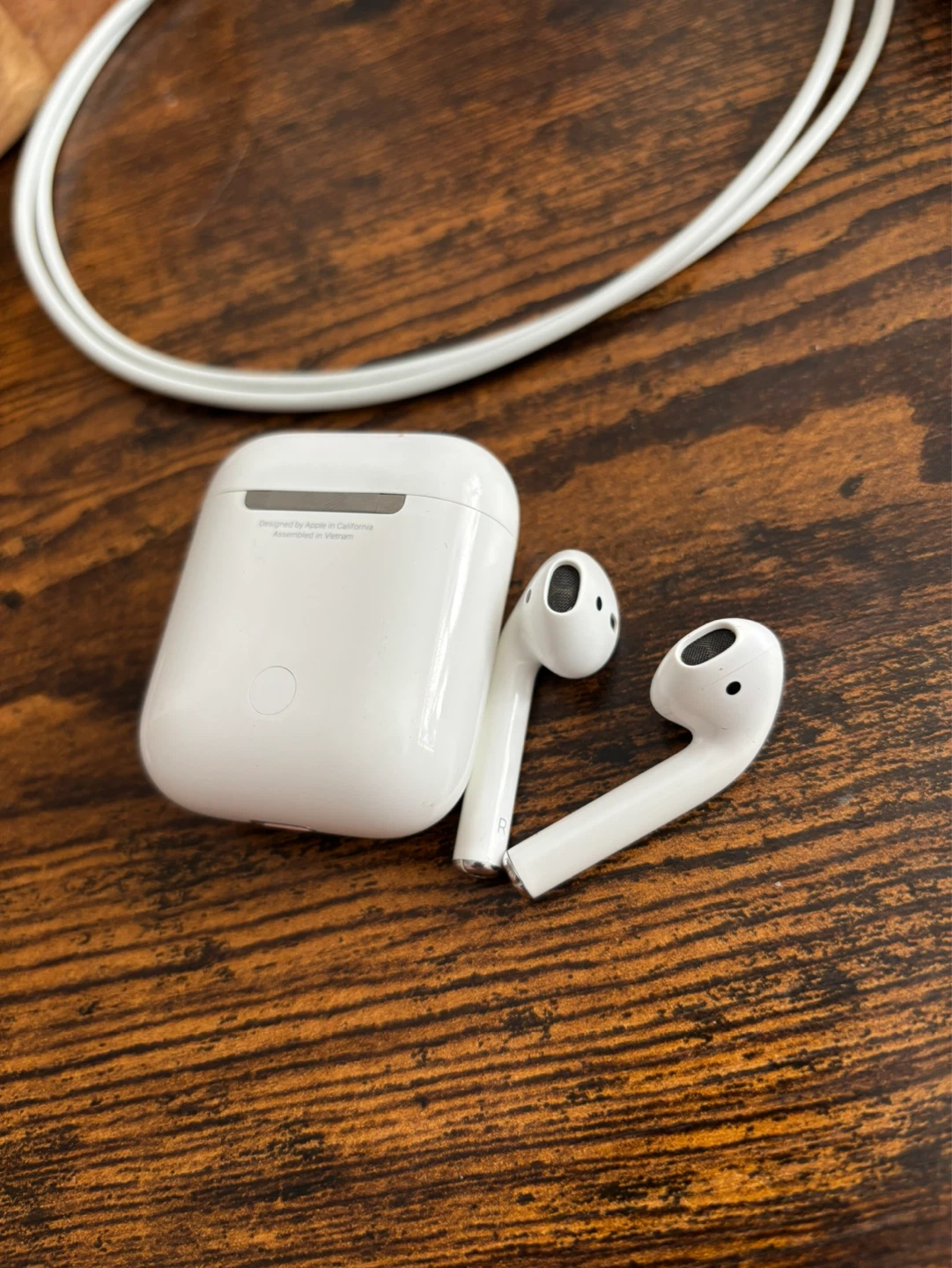 Apple AirPods (2nd Gen) with Charging Case and Charger - photo 3