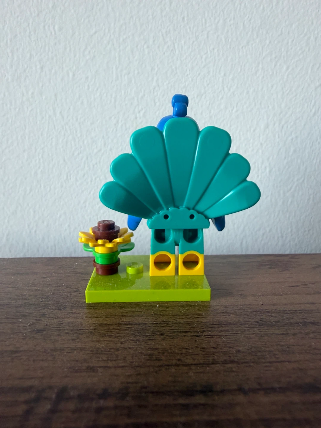 LEGO # 71051 MINIFIGURES SERIES 28 - PEACOCK COSTUME FAN # 1 - photo 2