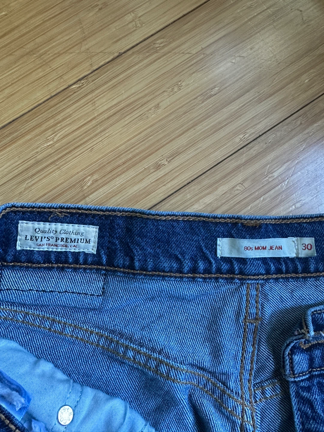 LEVIS MOM BLUE JEANS WOMENS SIZE 30 waist - photo 2
