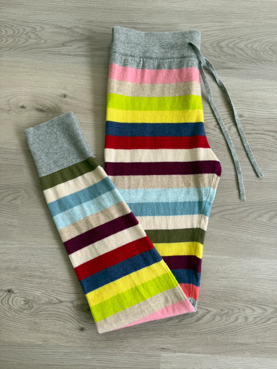 Ladies small Gap knit rainbow leggings - EXCELLENT condition!