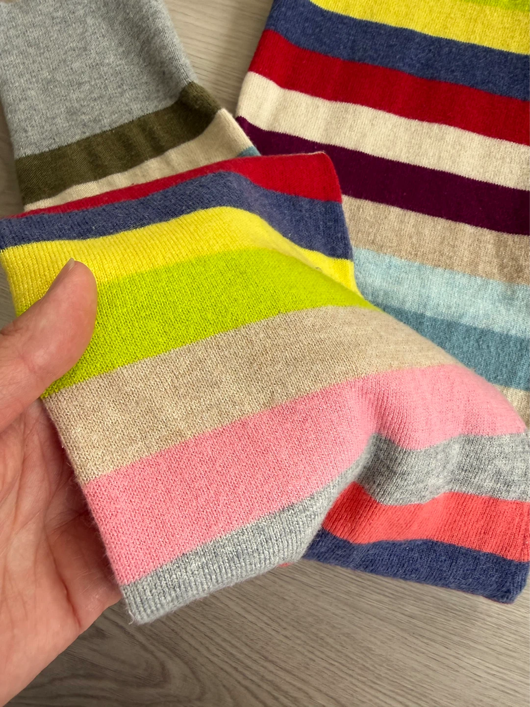 Ladies small Gap knit rainbow leggings - EXCELLENT condition! - photo 4