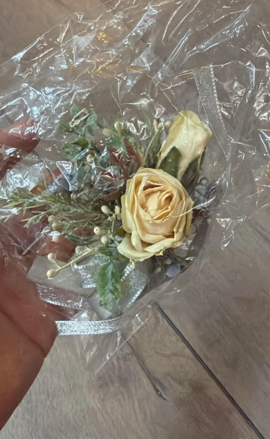 Boutonniere and corsage - photo 3
