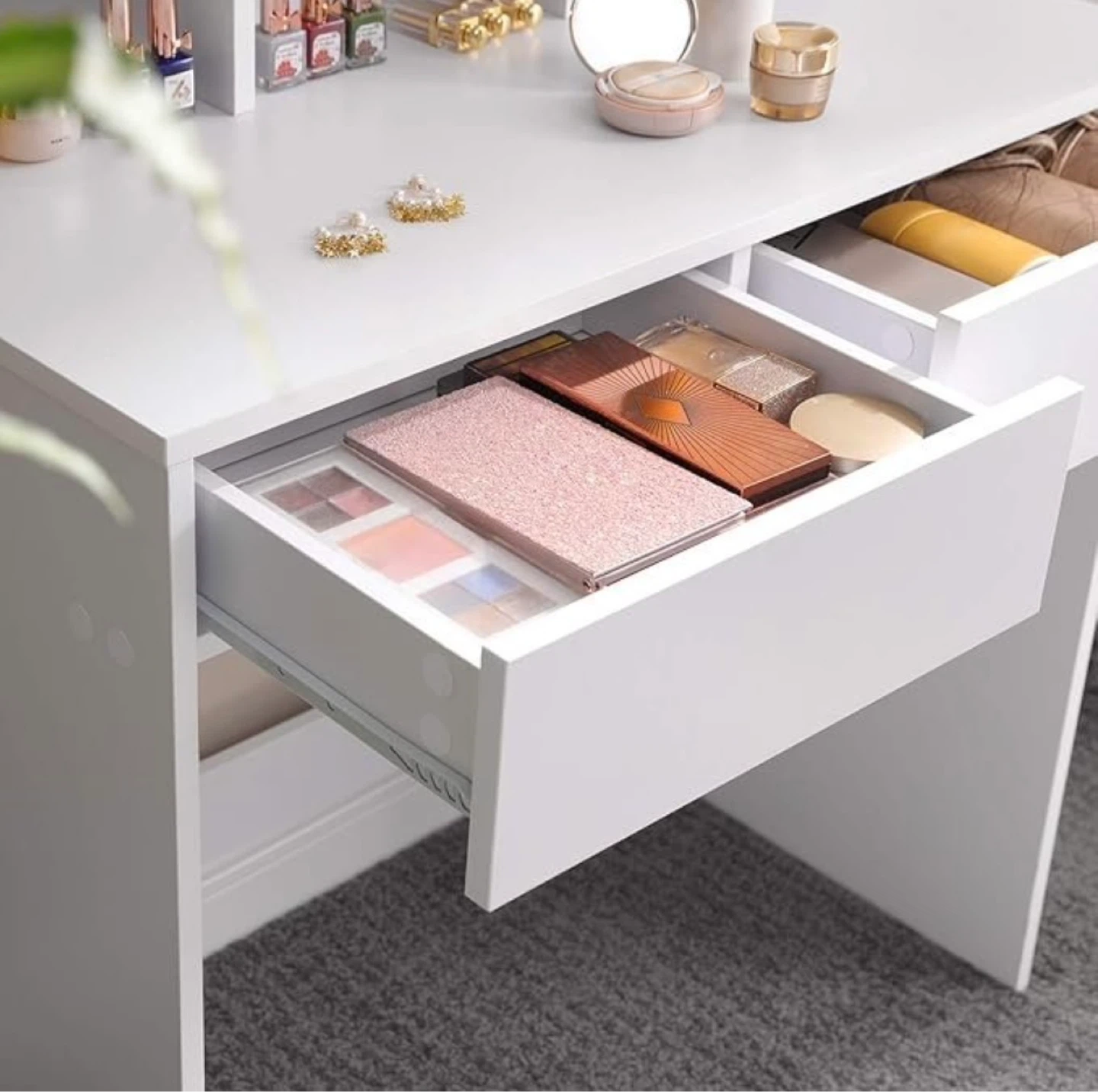 Brand new delivery makeup vanity with Mirror and Drawers - photo 2