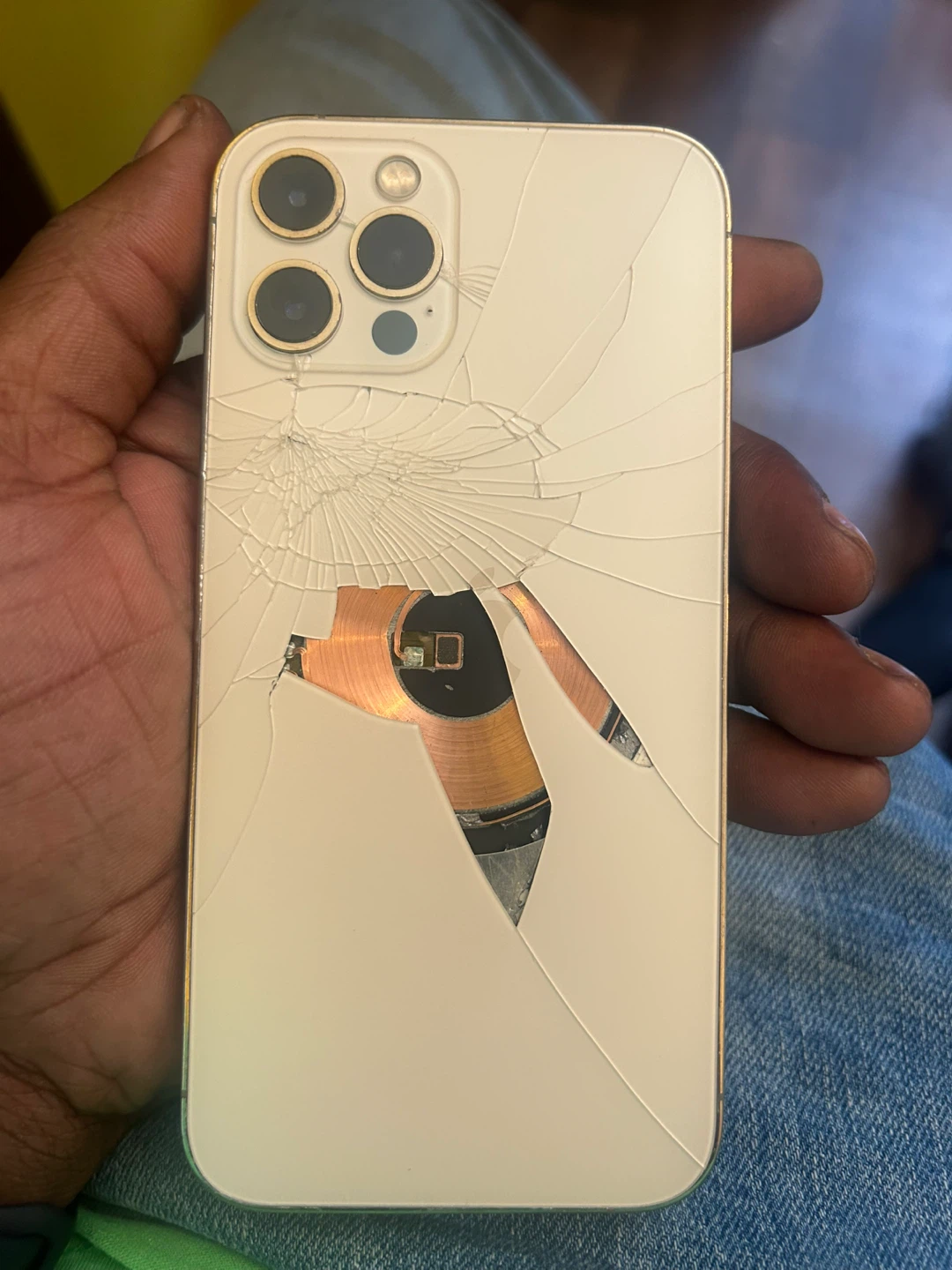 Apple iPhone 12 Pro - Cracked Back - photo 3