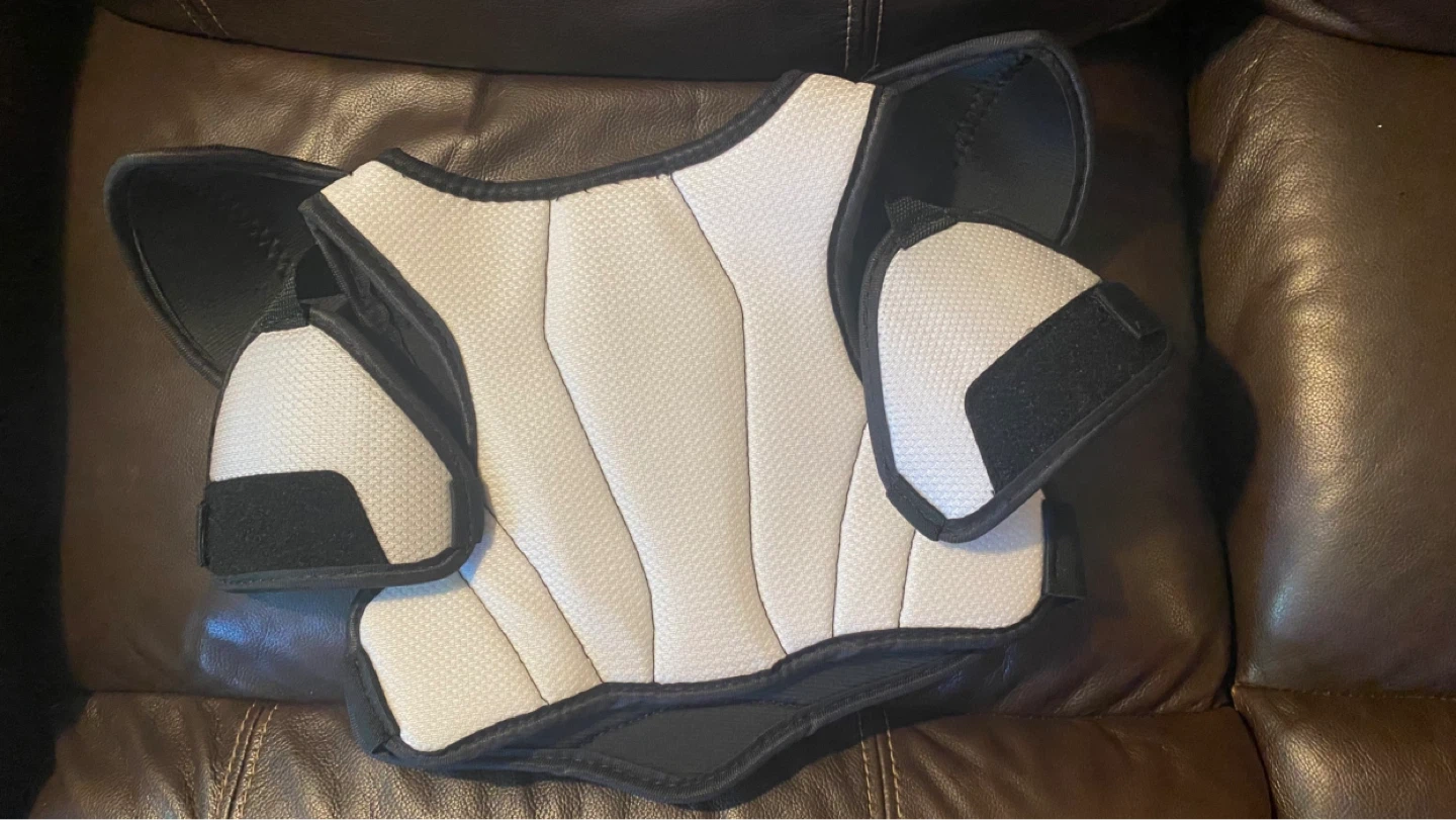 CCM Youth Shoulder Pads - photo 2