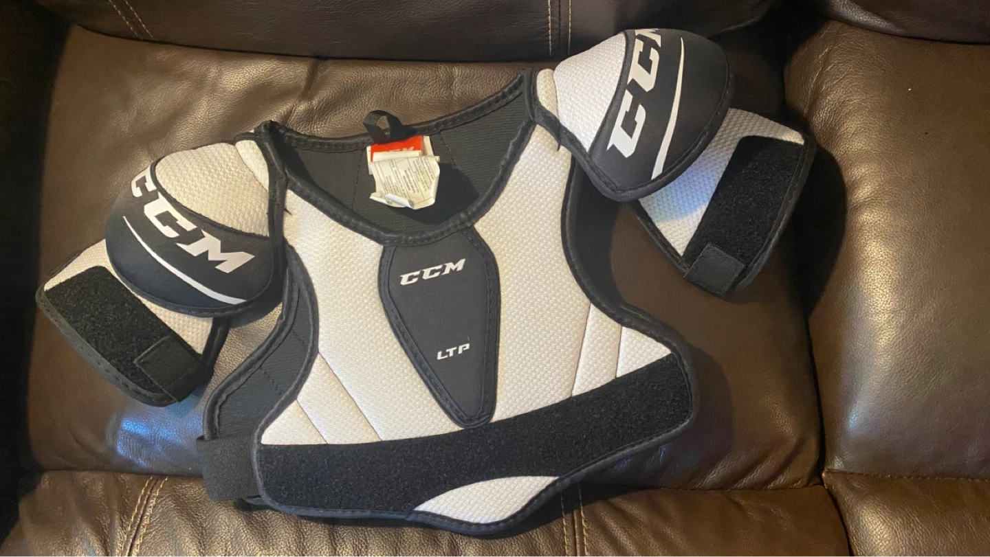 CCM Youth Shoulder Pads