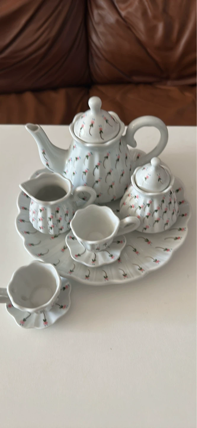 Floral Tea Set - Teapot, Creamer, Sugar Bowl, 2 Cups & Saucers