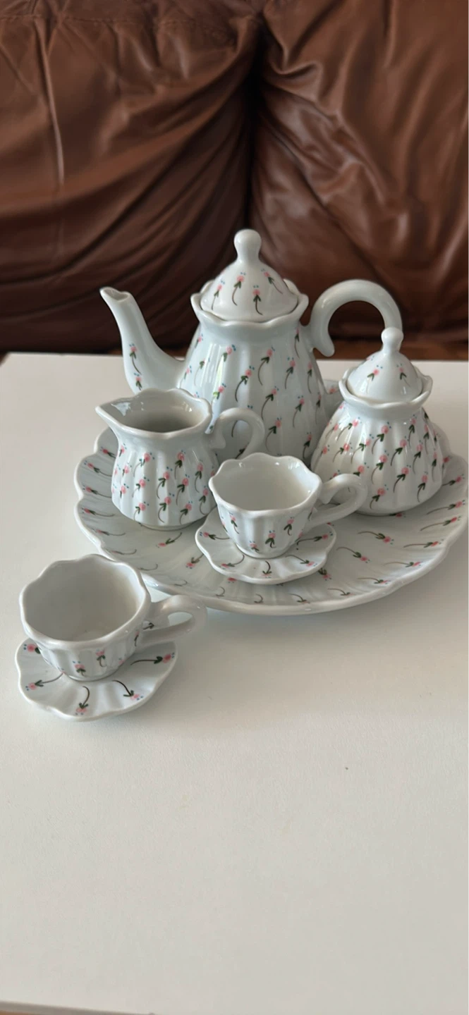 Floral Tea Set - Teapot, Creamer, Sugar Bowl, 2 Cups & Saucers - photo 2