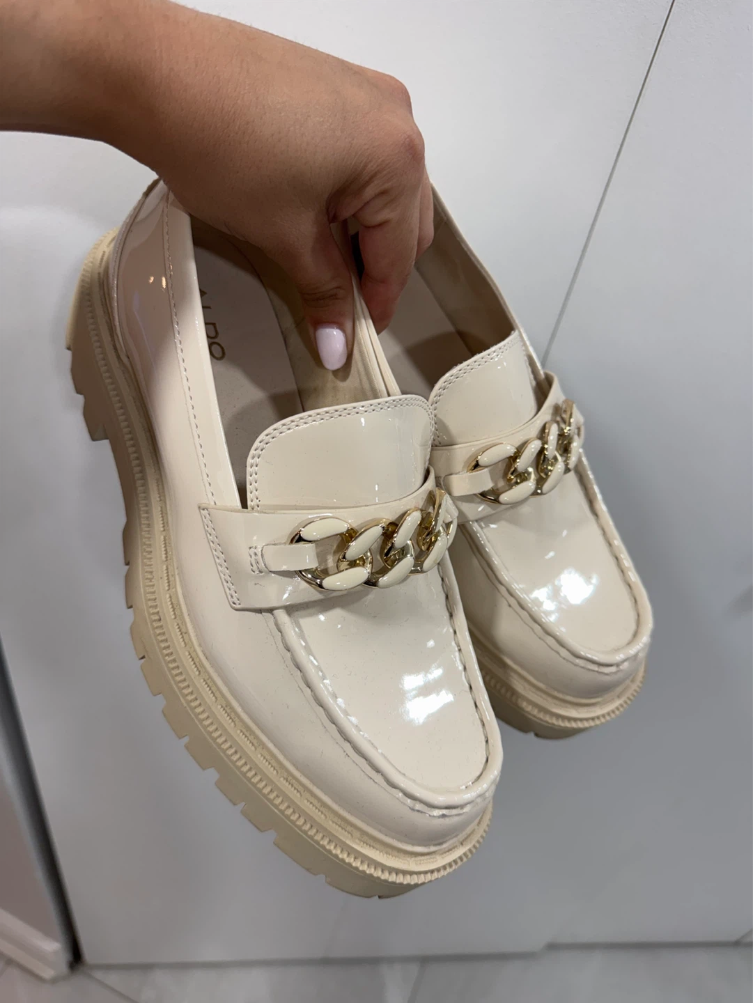 ALDO Women's Loafers Cream Patent Leather with Gold Chain Size 8