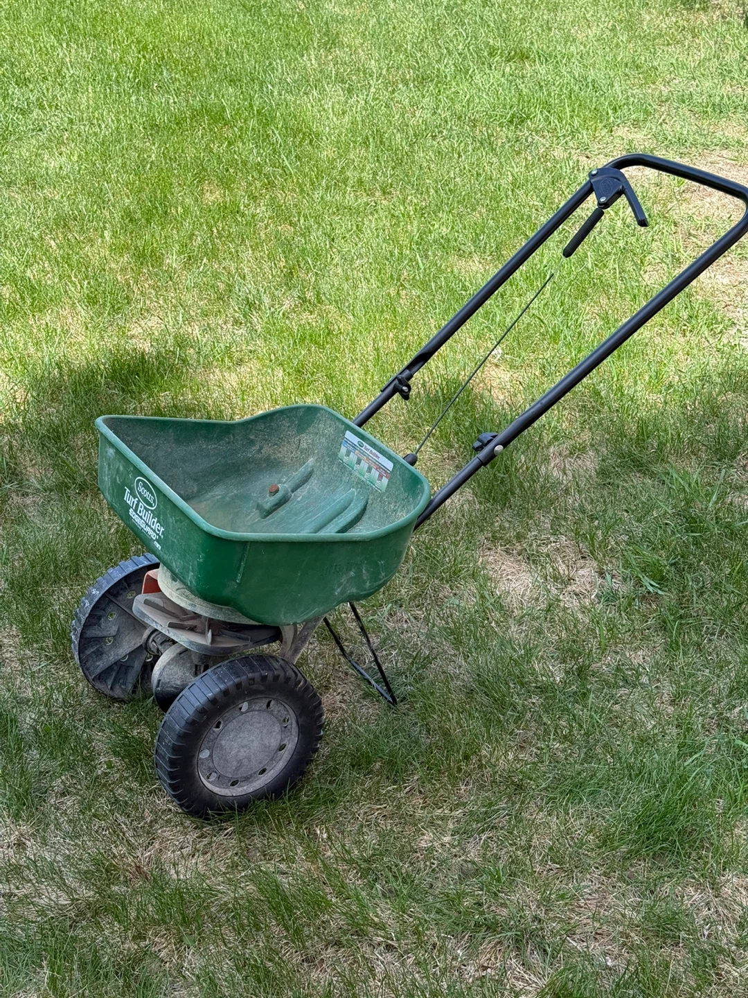 Scotts Turf Builder EdgeGuard Mini Spreader