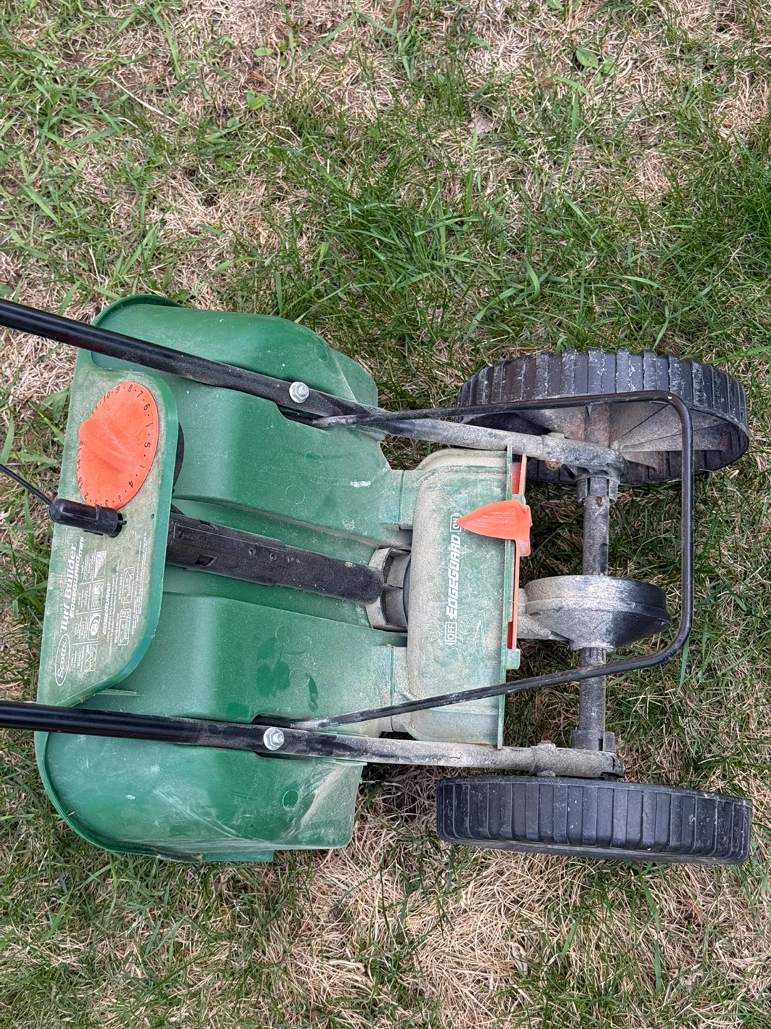 Scotts Turf Builder EdgeGuard Mini Spreader - photo 4