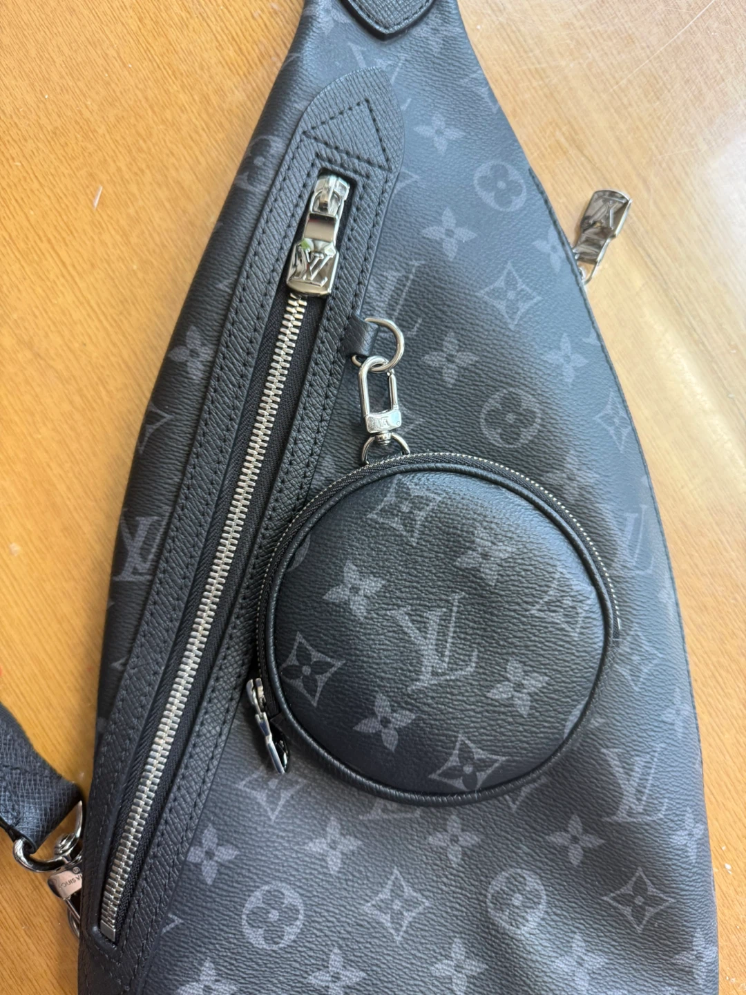 Moving Sale-Louis Vuitton Duo Slingbag - photo 3