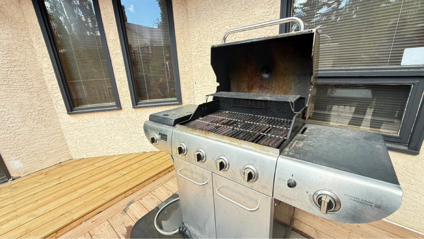 Moving Sale - Master Chef Gas Grill - photo 3
