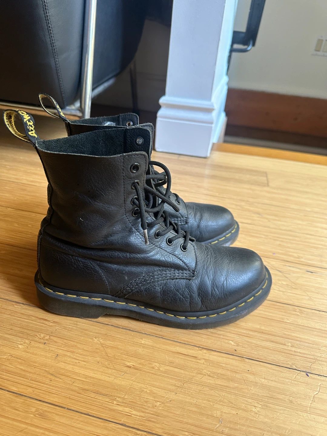 WOMEN SIZE 9 AMBASSADOR DR MARTEN BLACK LEATHER BOOTS - photo 4
