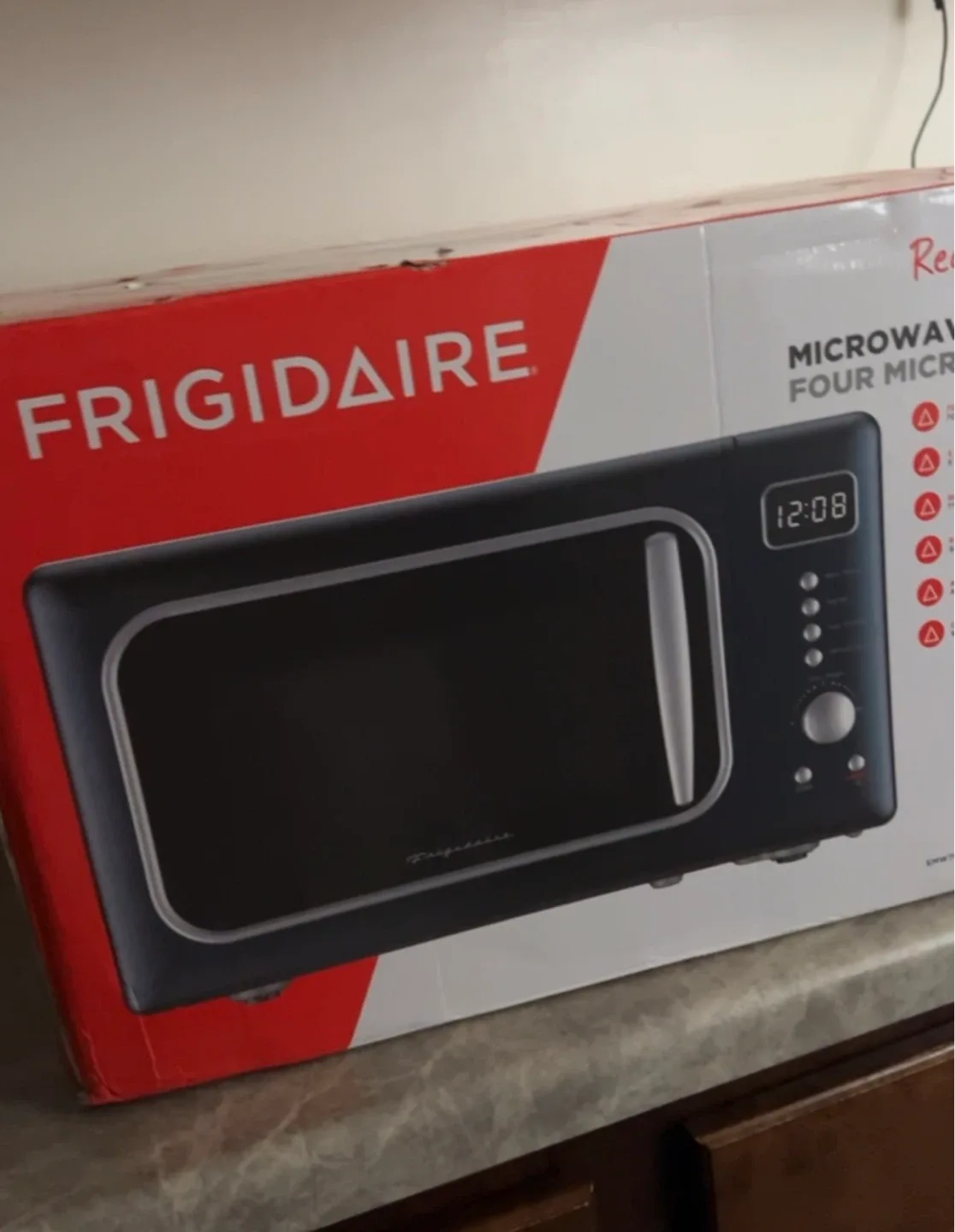 Brand New Frigidaire Retro Microwave - Navy Blue