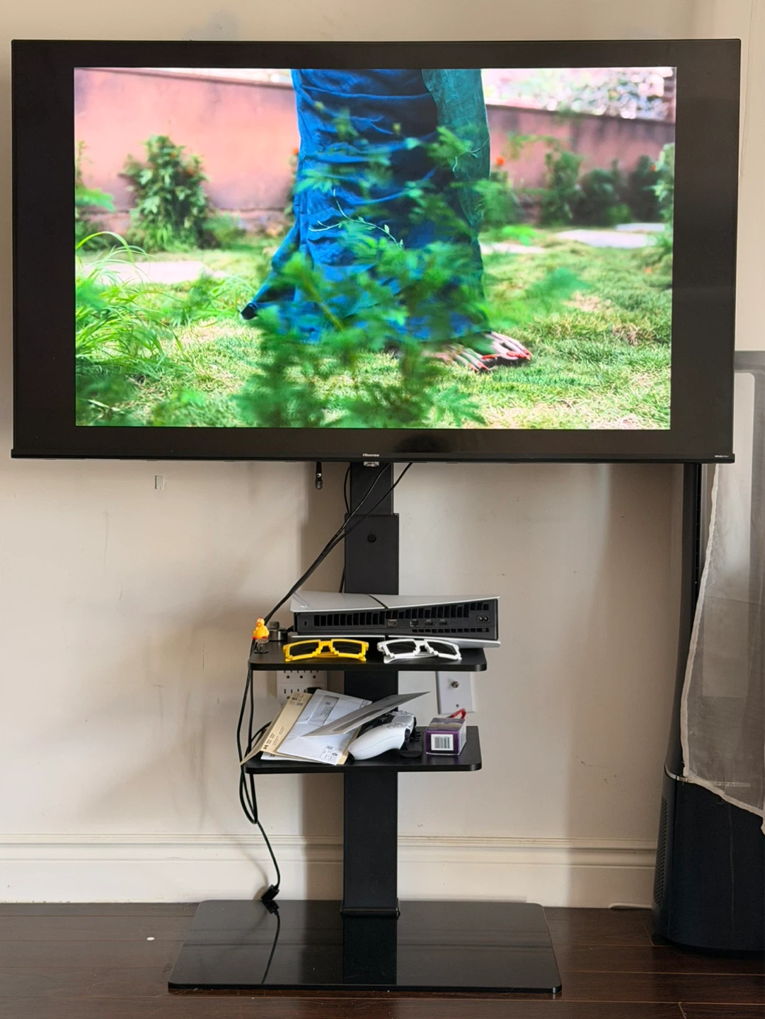 Hisense 4K UHD 55” Google TV - photo 2