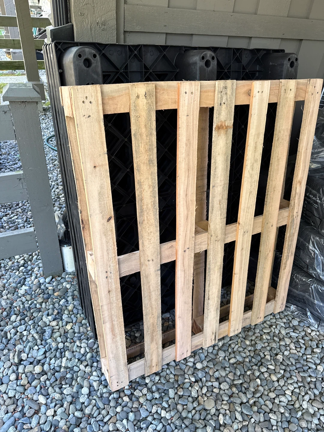 5 Stack of Black Plastic Pallets with Wooden Pallet - photo 2
