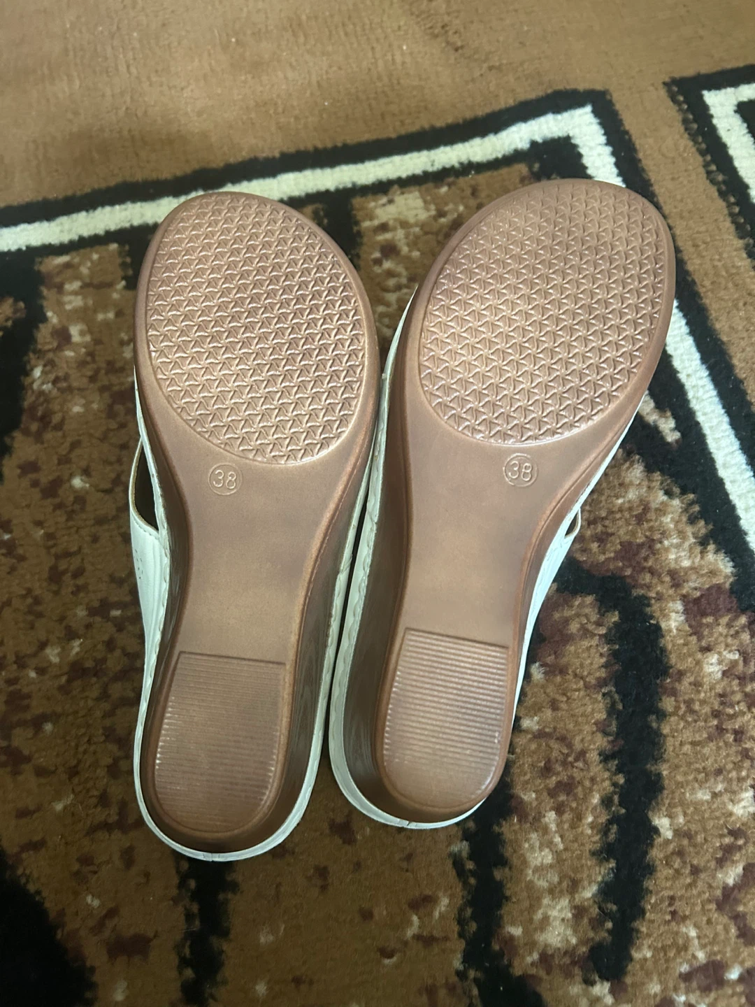 Women's White Wedge Sandals Size 38 - photo 2