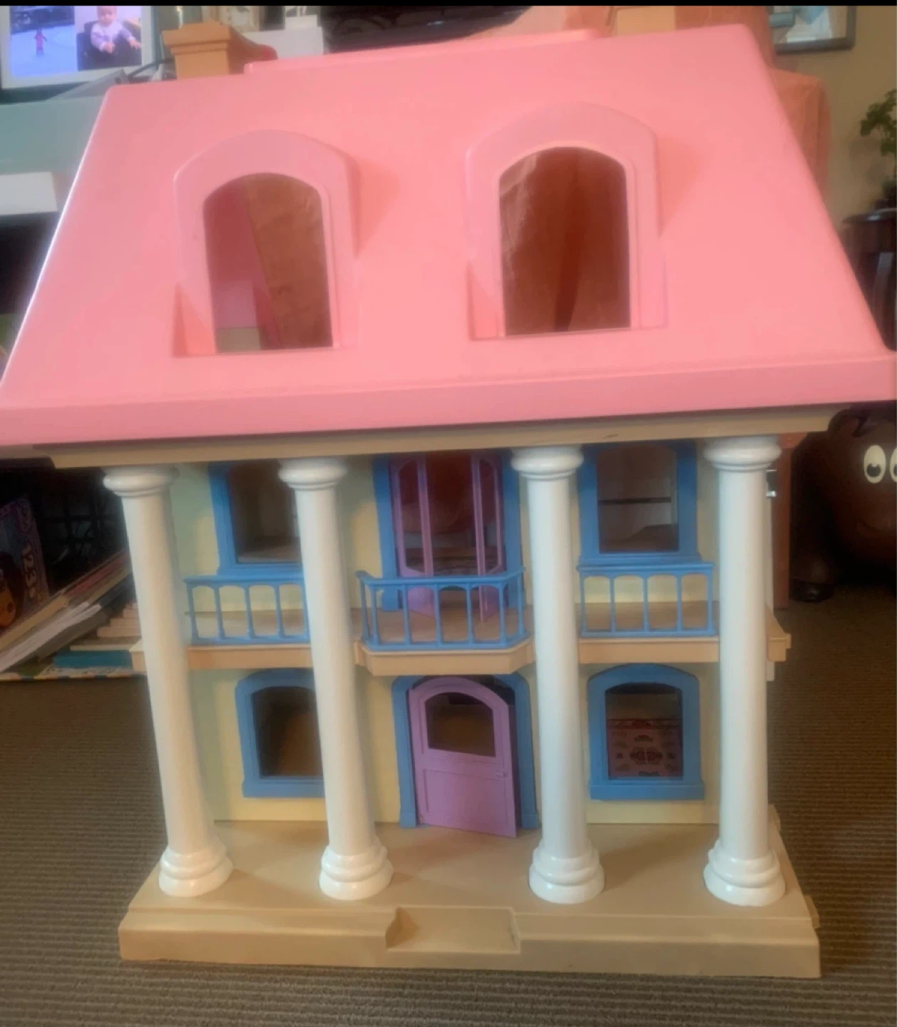Dollhouse with Furniture