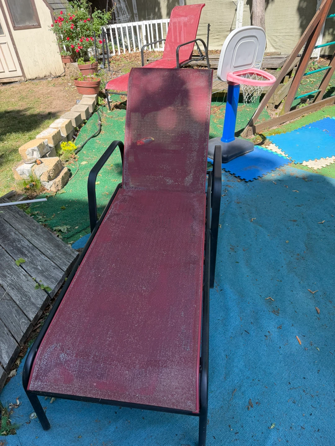 Red Lounge Chair (2) - photo 4