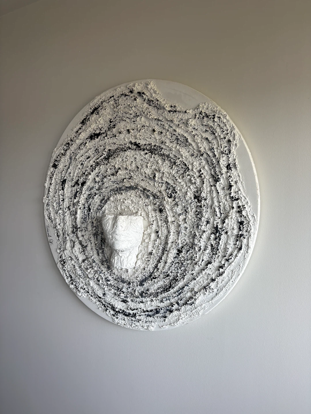 Circular Wall Art with Abstract Texture and Bust