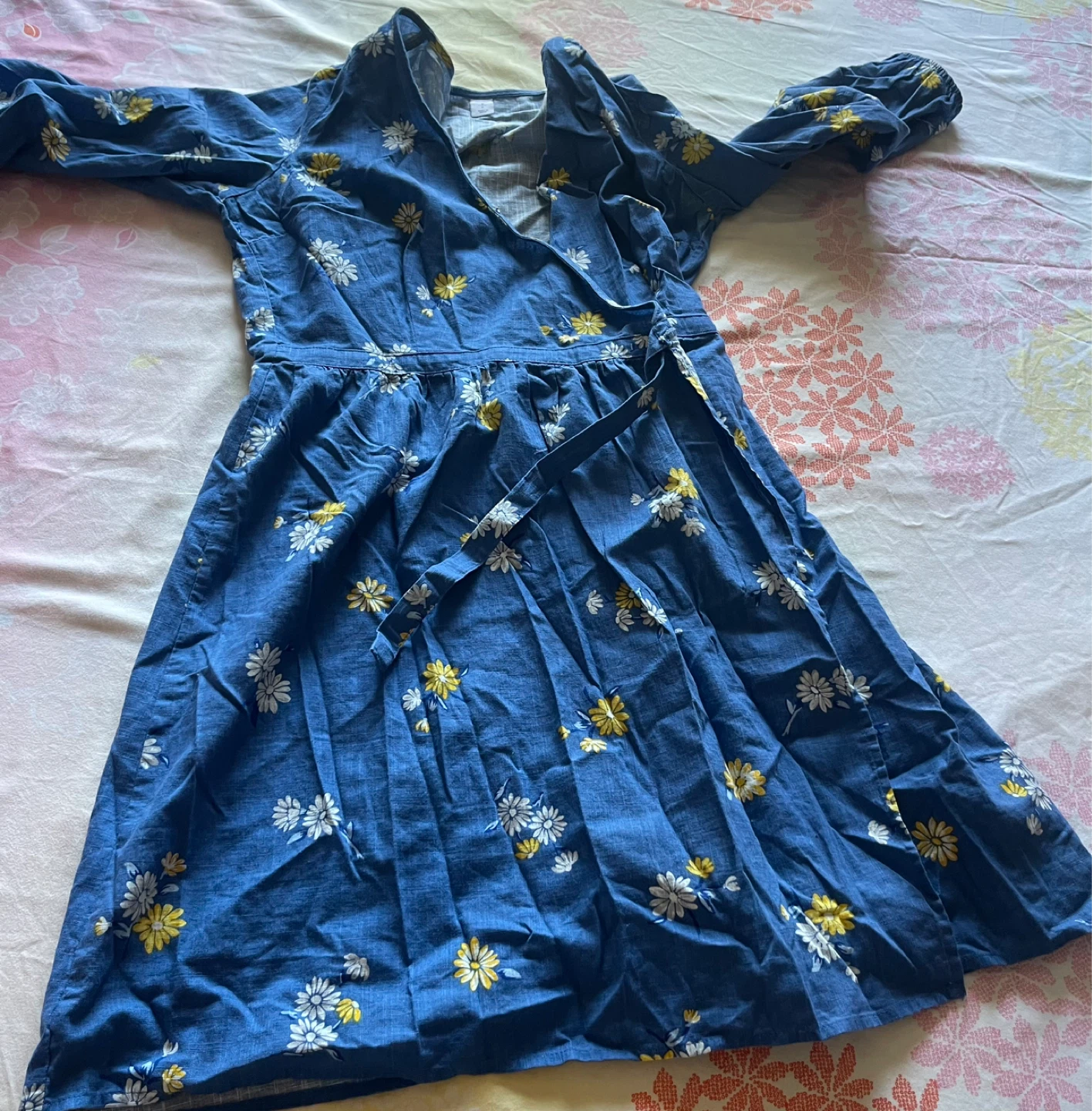 Bundle of 4 women's dresses - photo 2