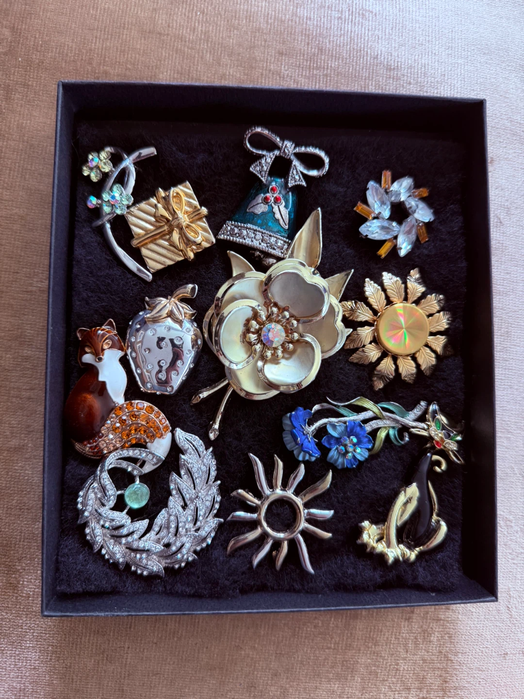 Assorted Vintage Brooch Collection - photo 5