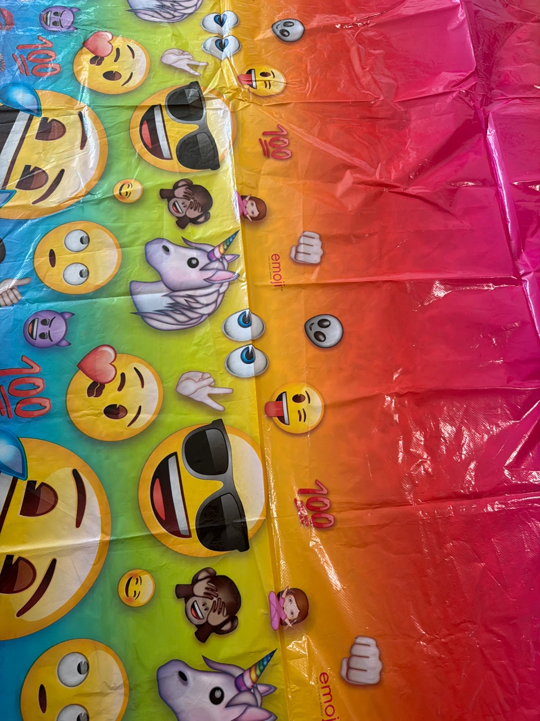 Emoji and Unicorn Tablecloth - photo 2