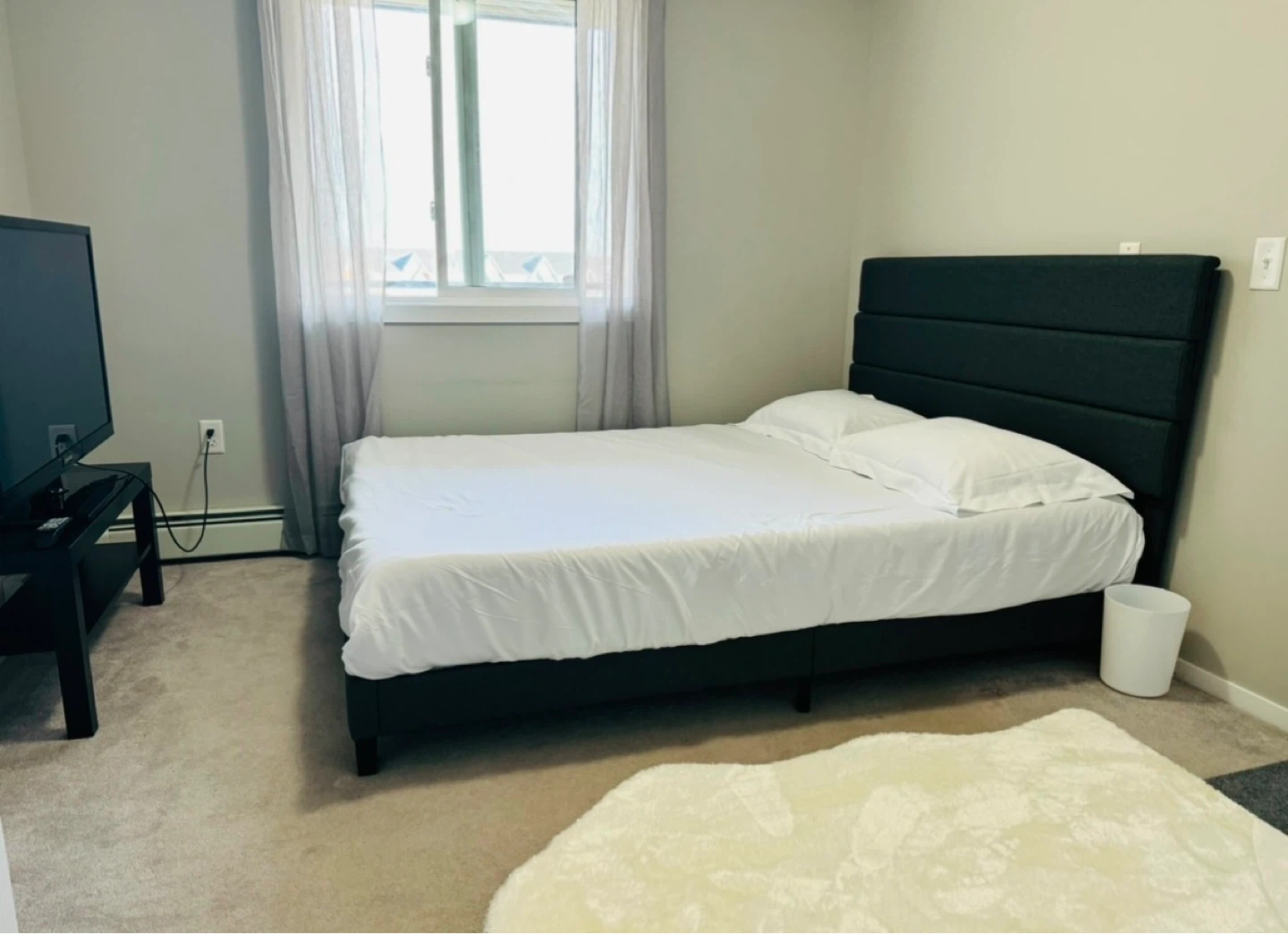 Primary bedroom with 3 piece en suite bathroom for rent