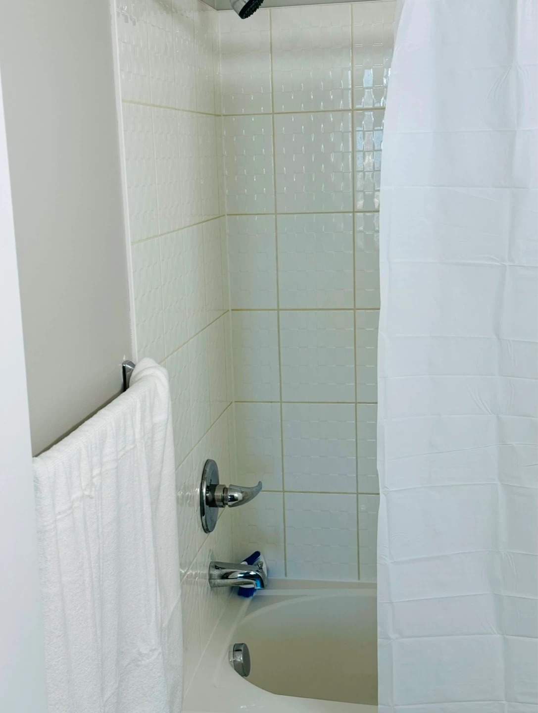 Primary bedroom with 3 piece en suite bathroom for rent - photo 5