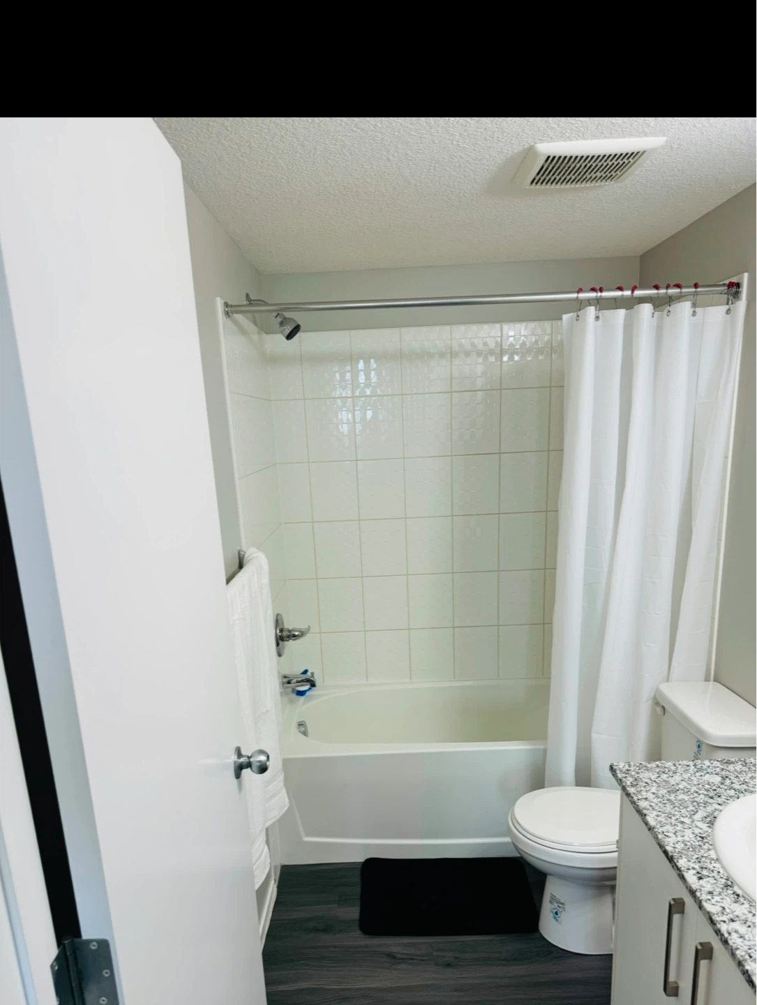 Primary bedroom with 3 piece en suite bathroom for rent - photo 3