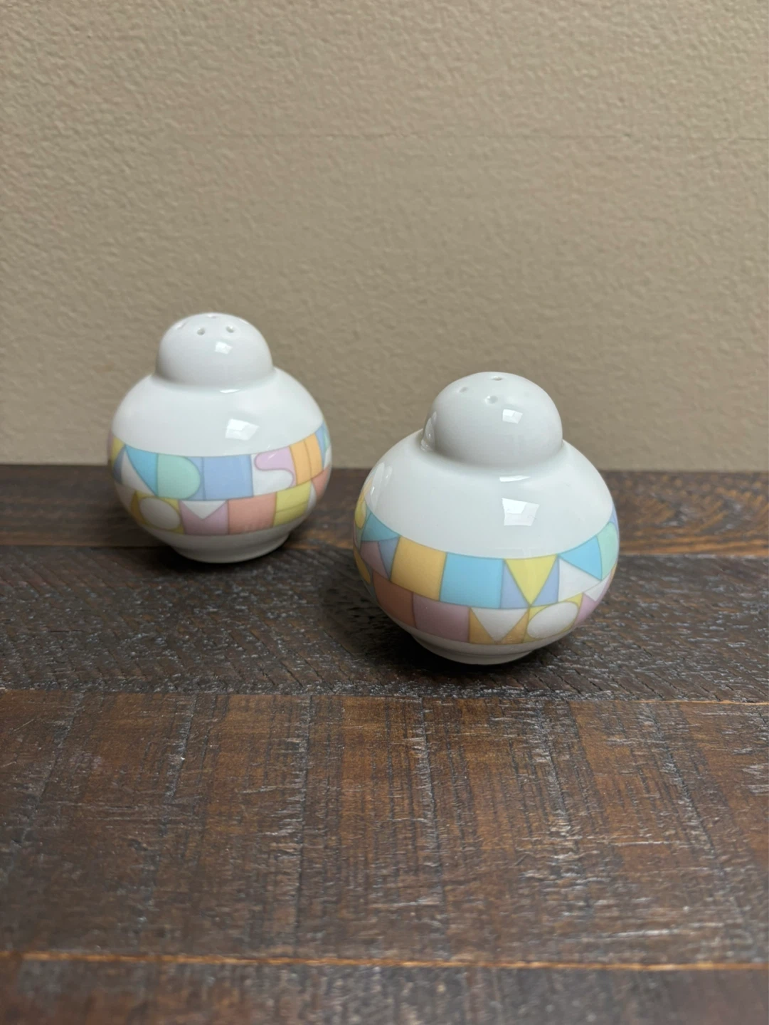 Free Ceramic Salt and Pepper Shakers Set
