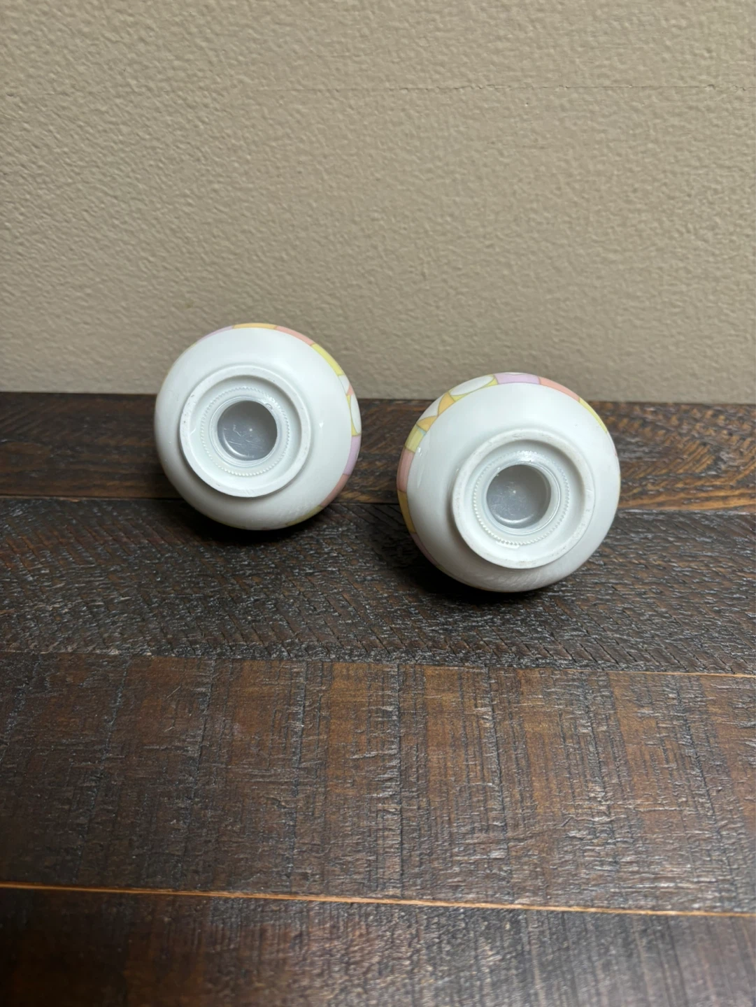 Free Ceramic Salt and Pepper Shakers Set - photo 2