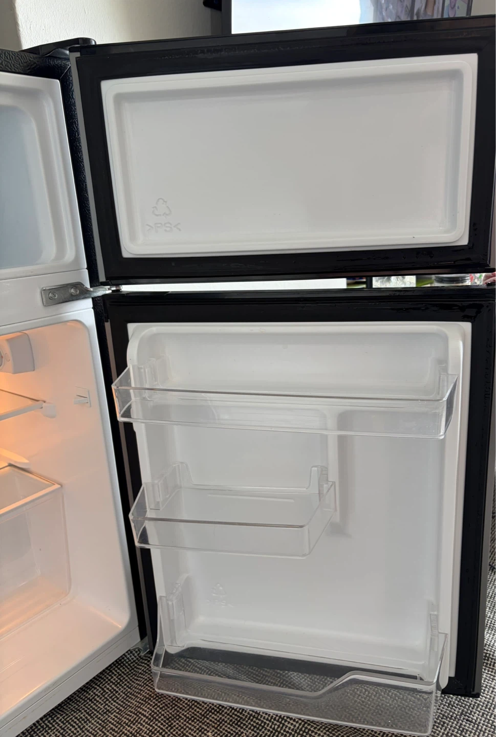 Hisense Refrigerator 3.1 cubic ft- Can deliver - photo 4