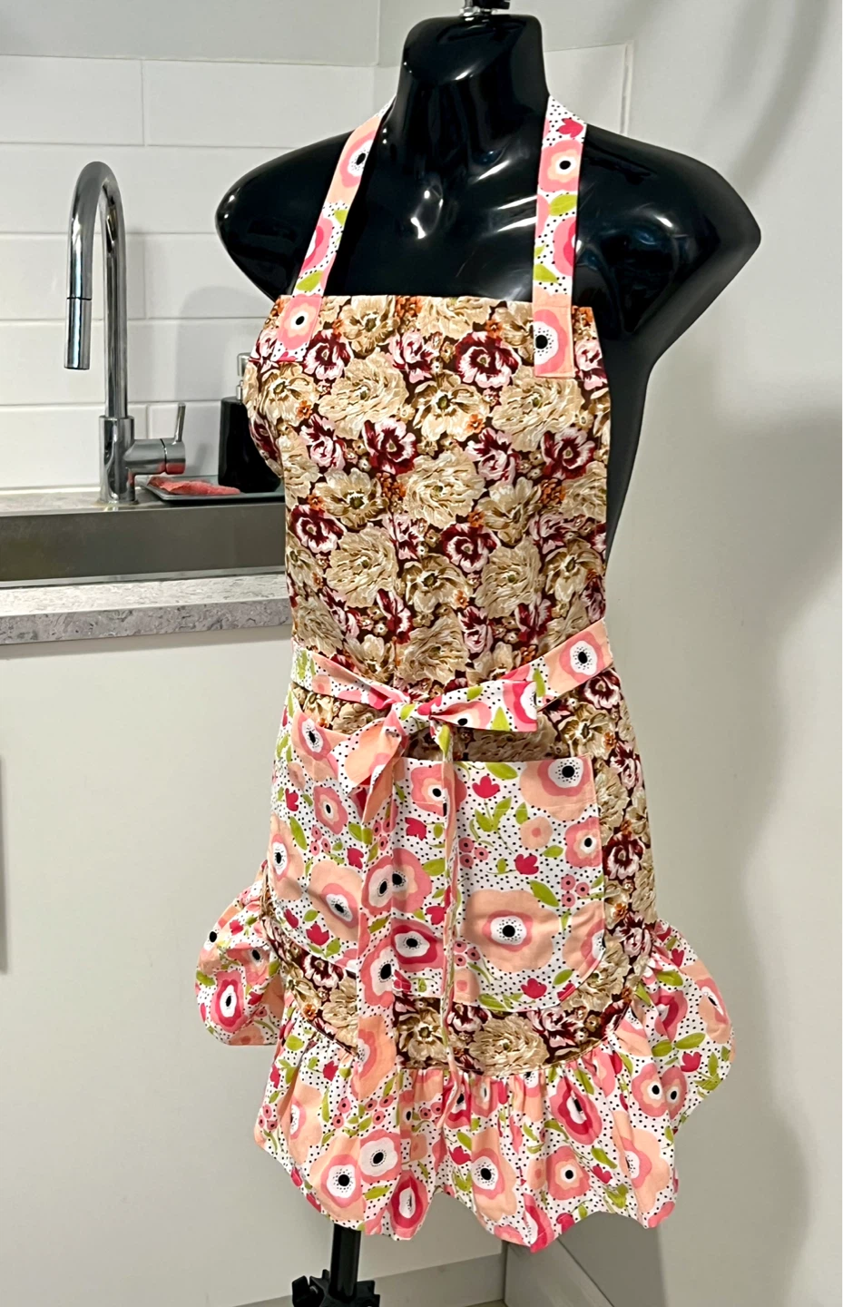 Handmade by me. Brand new. Floral Apron - photo 4