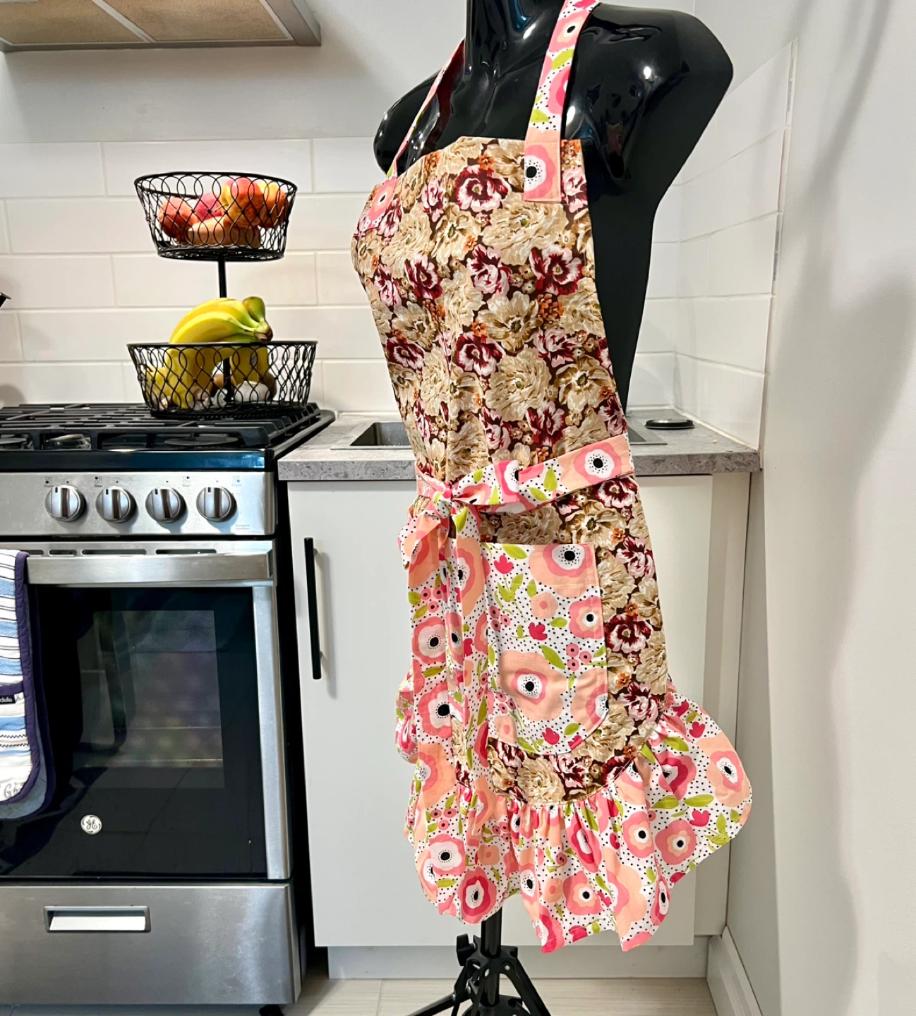Handmade by me. Brand new. Floral Apron - photo 2