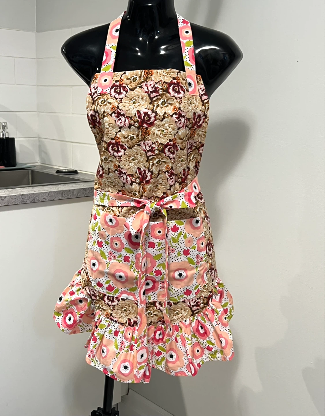 Handmade by me. Brand new. Floral Apron - photo 3