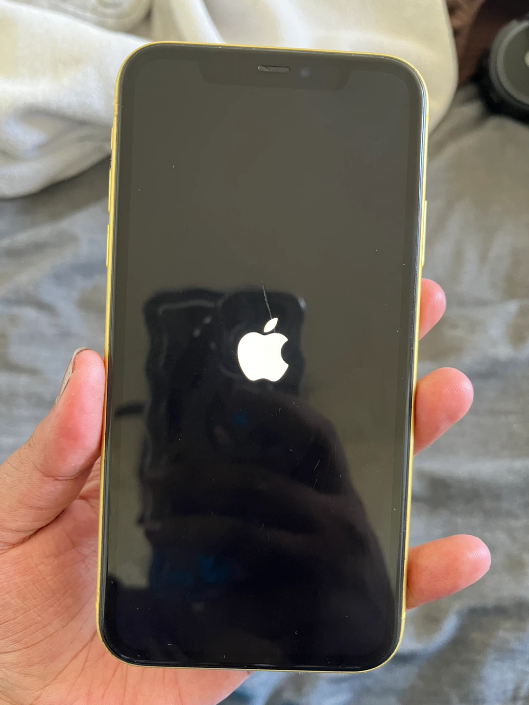 Yellow Apple iPhone 11 - photo 2
