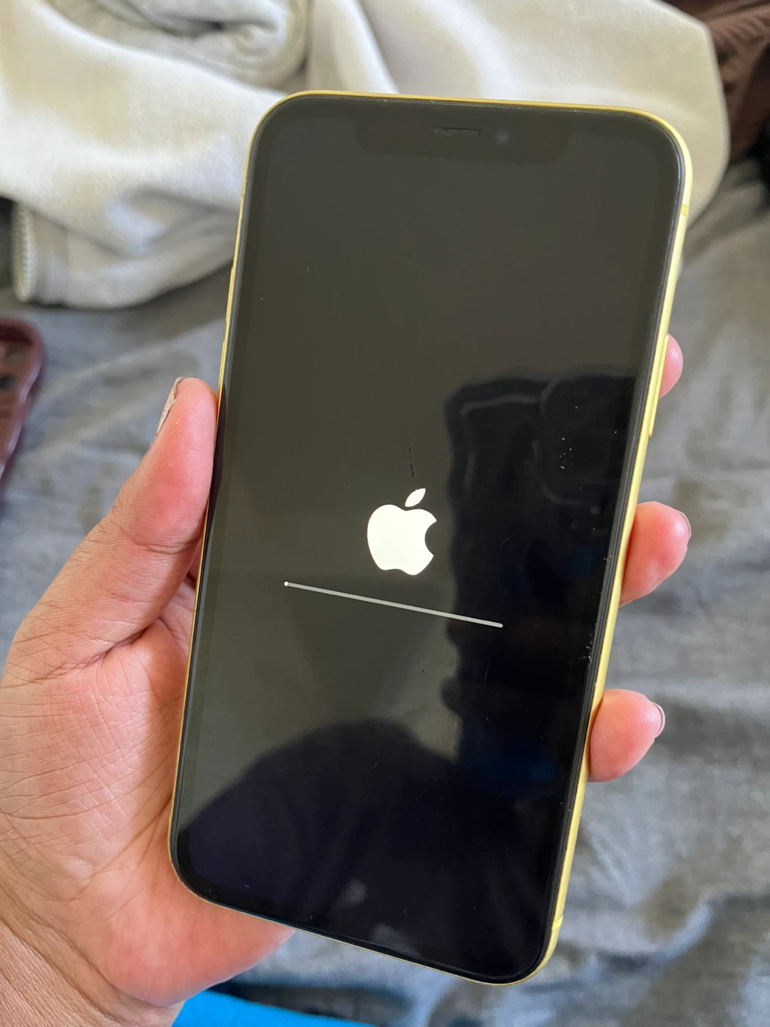 Yellow Apple iPhone 11 - photo 3