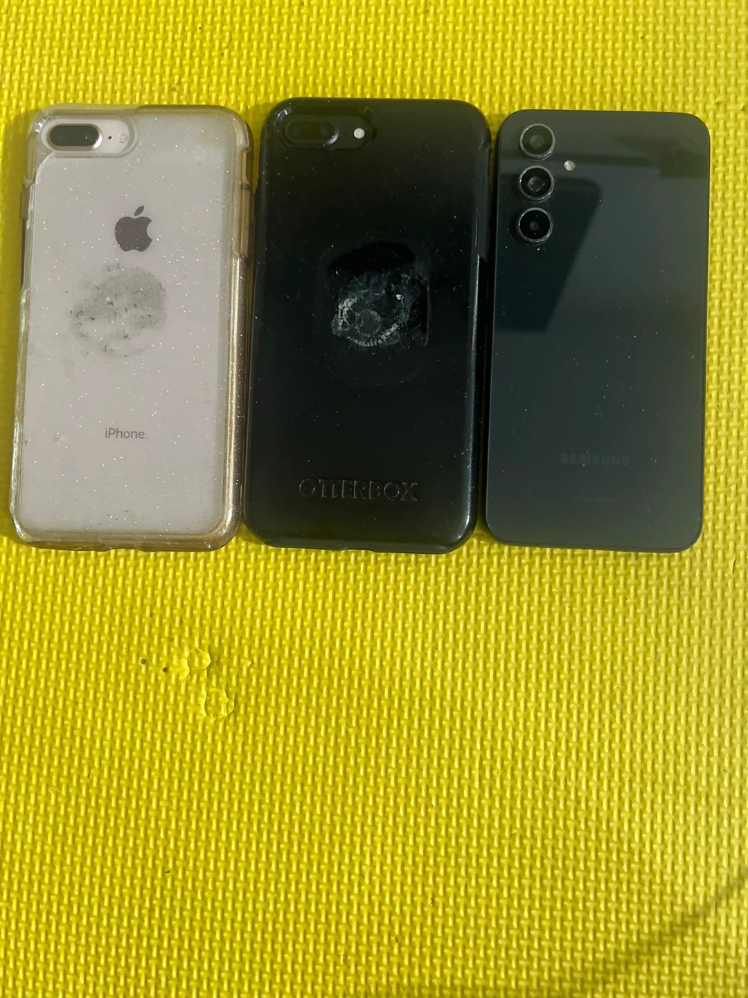 iPhone and Samsung Phones - photo 2