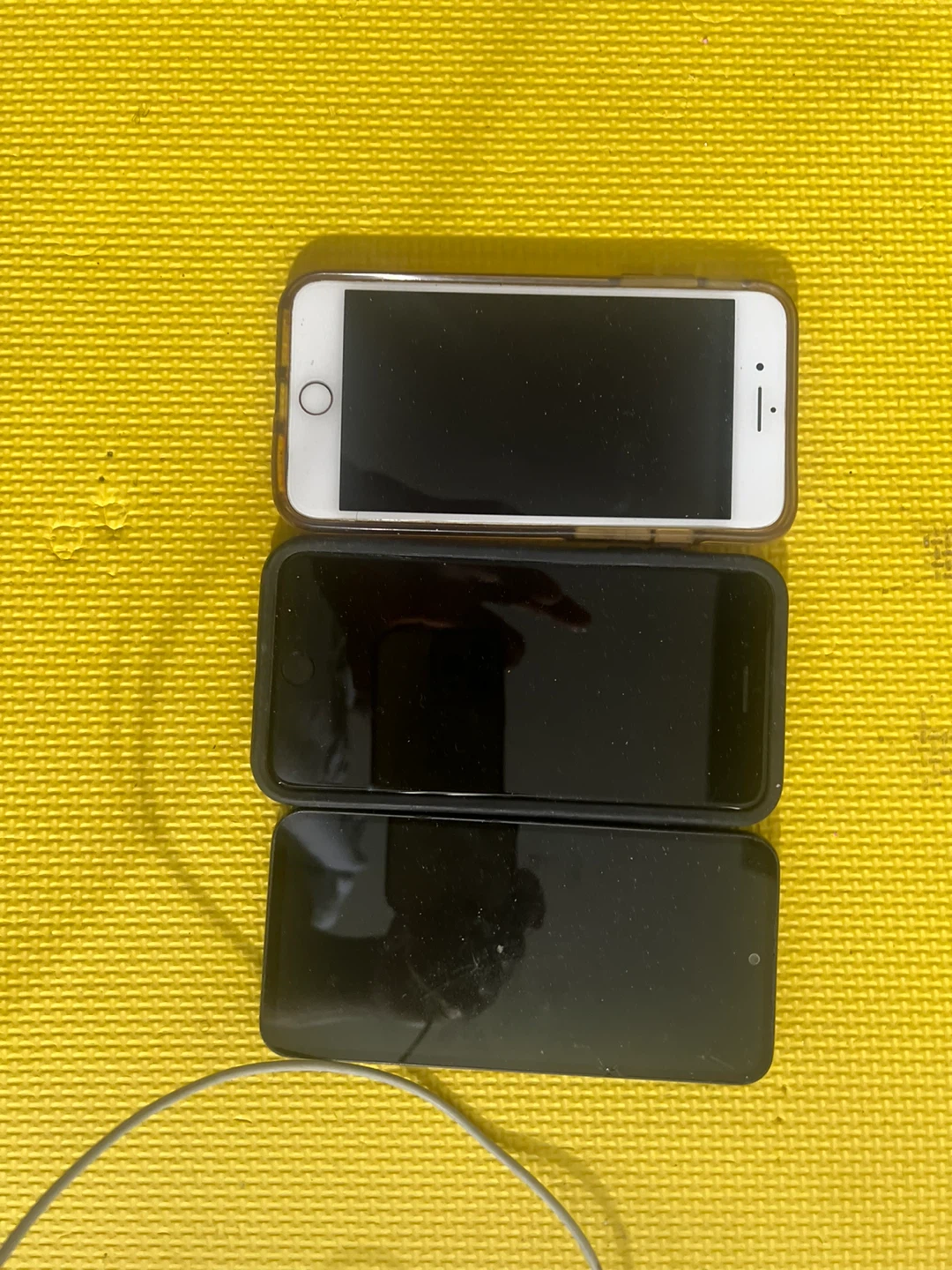 iPhone and Samsung Phones - photo 4