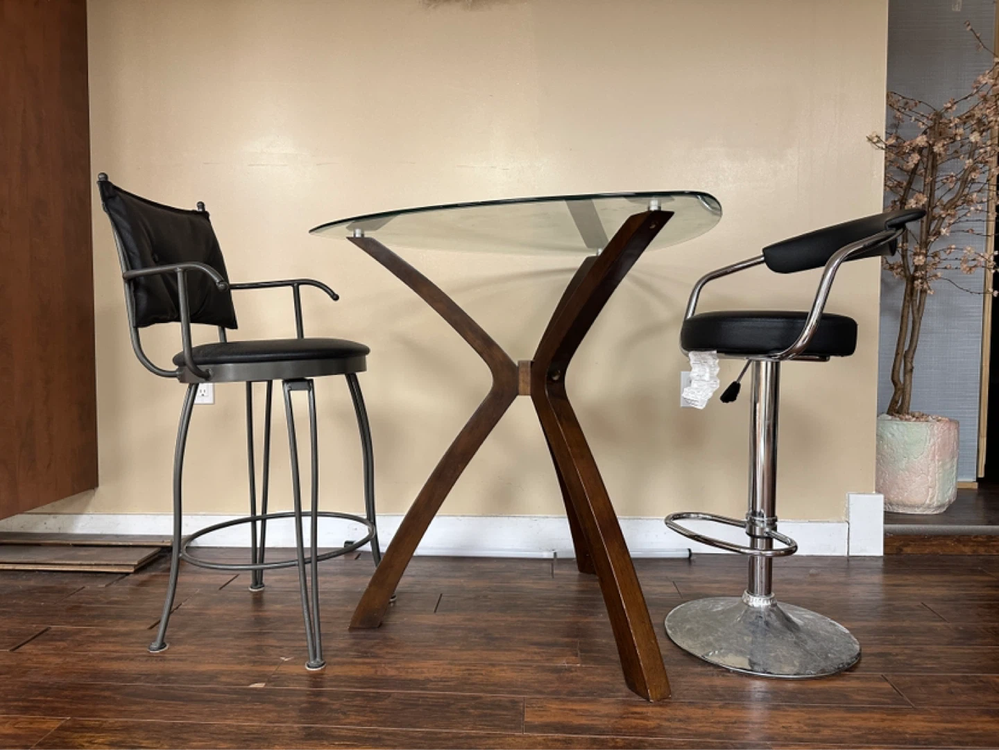 Modern Glass Pub Table Set with leather Stools (CAN DELIVER) - photo 2