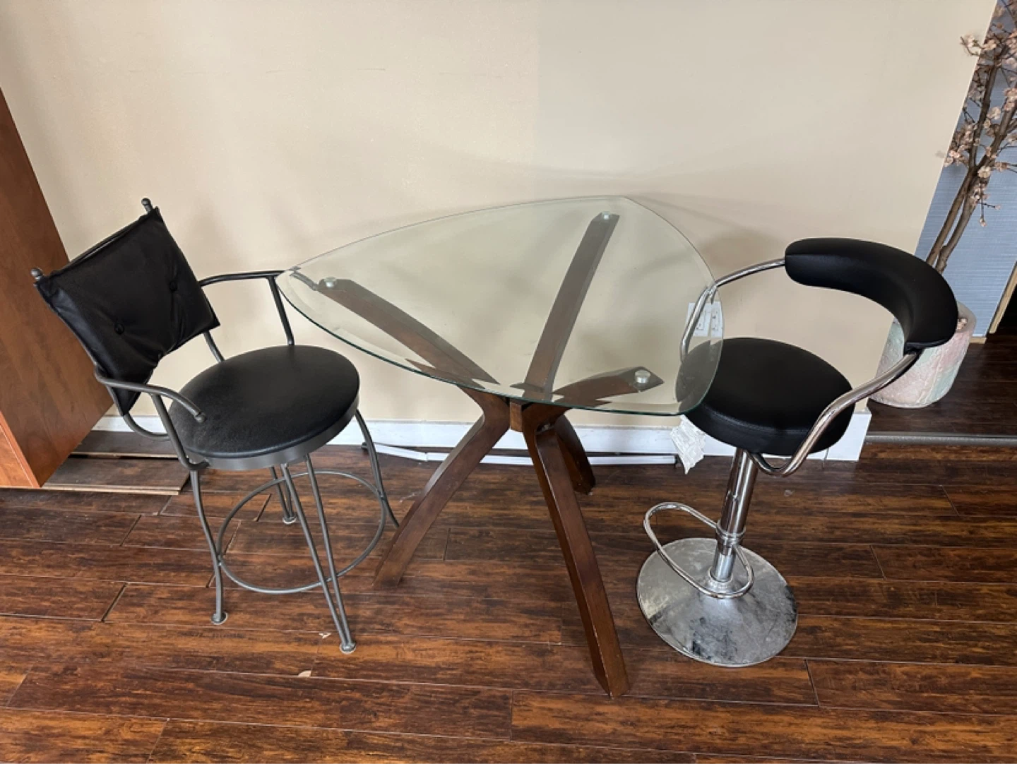 Modern Glass Pub Table Set with leather Stools (CAN DELIVER)