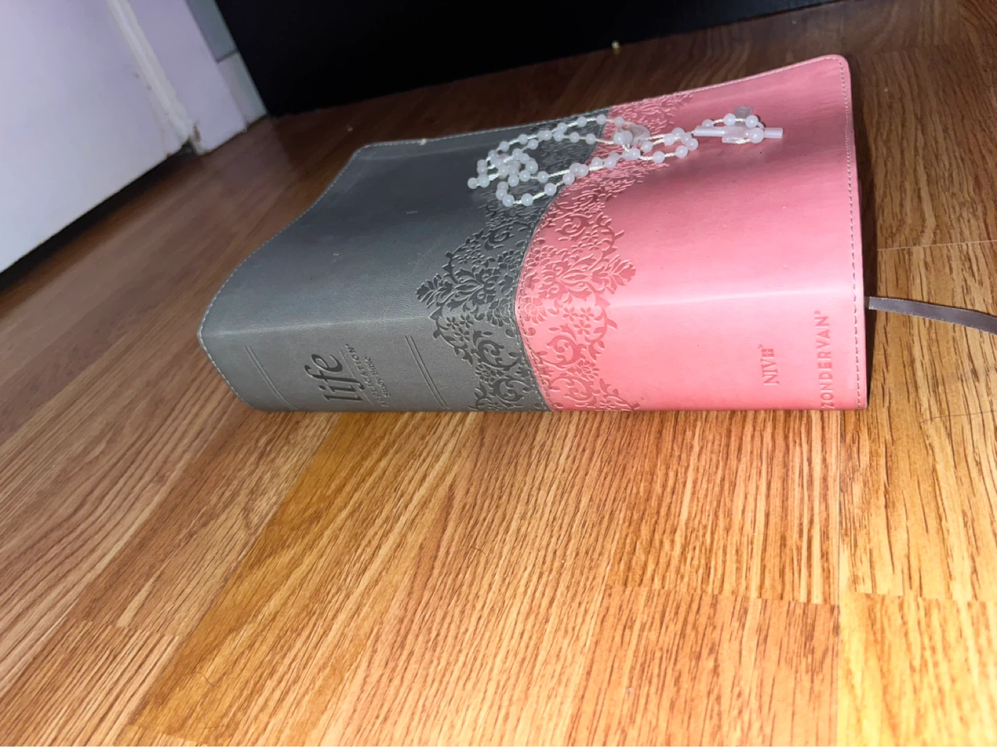NIV Zondervan Life Application Study Bible Pink/Grey - photo 2