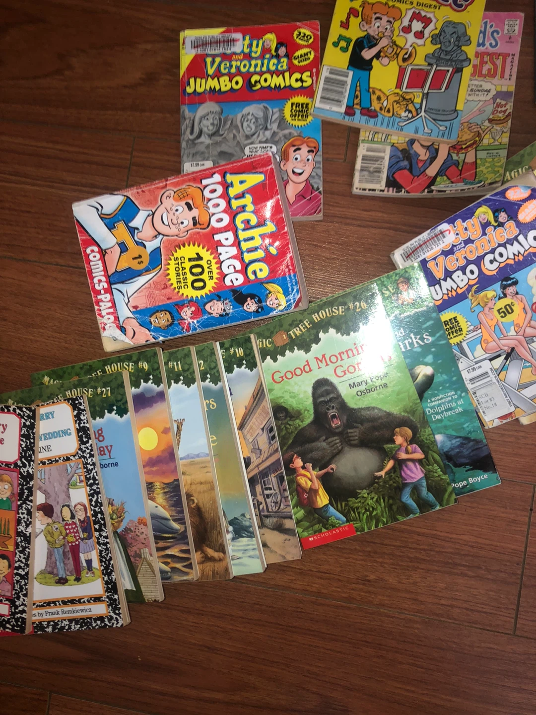 Assorted Archie Comics and Scholastic Books - photo 3