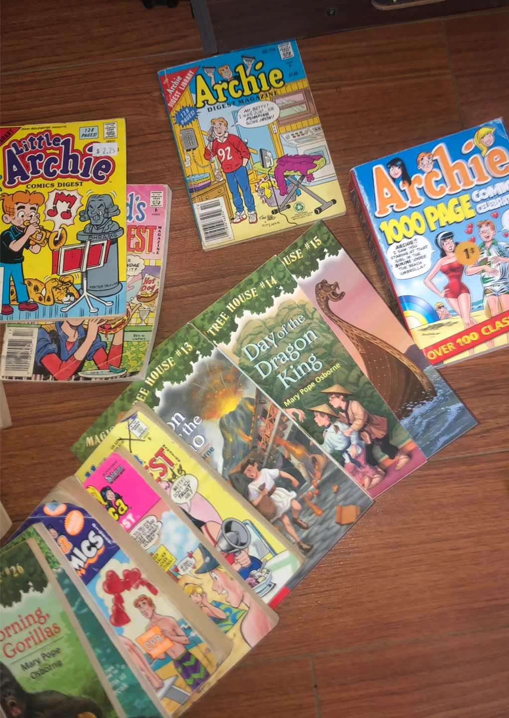 Assorted Archie Comics and Scholastic Books - photo 4
